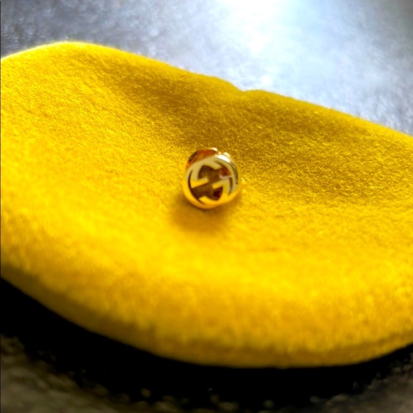 Gold Gucci Stud Earring - Picture 1 of 3